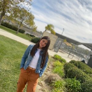 Meet your Posher, Olivia